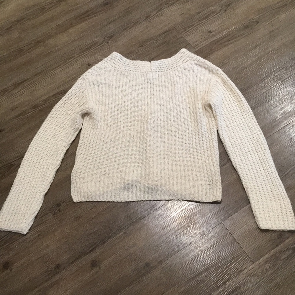 NWT cream v-neck pullover sweater - Picture 3 of 6